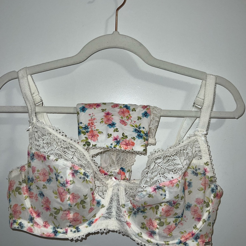 Floral Lace Bra and Panty Set